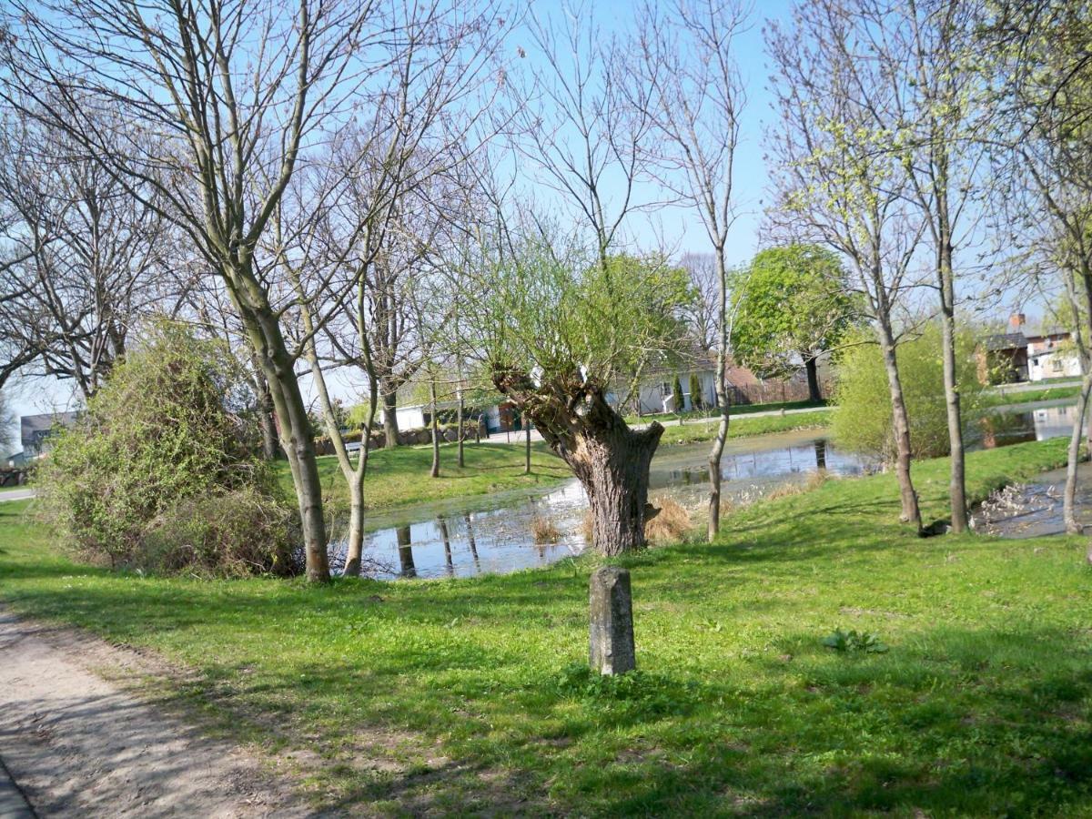 Haeuschen Im Gruenen Villa Jornstorf Bagian luar foto