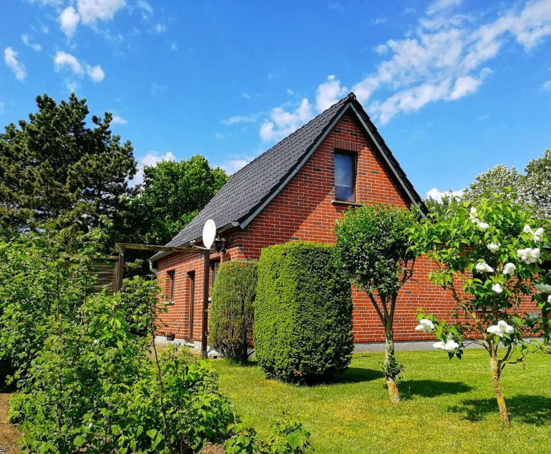 Haeuschen Im Gruenen Villa Jornstorf Bagian luar foto